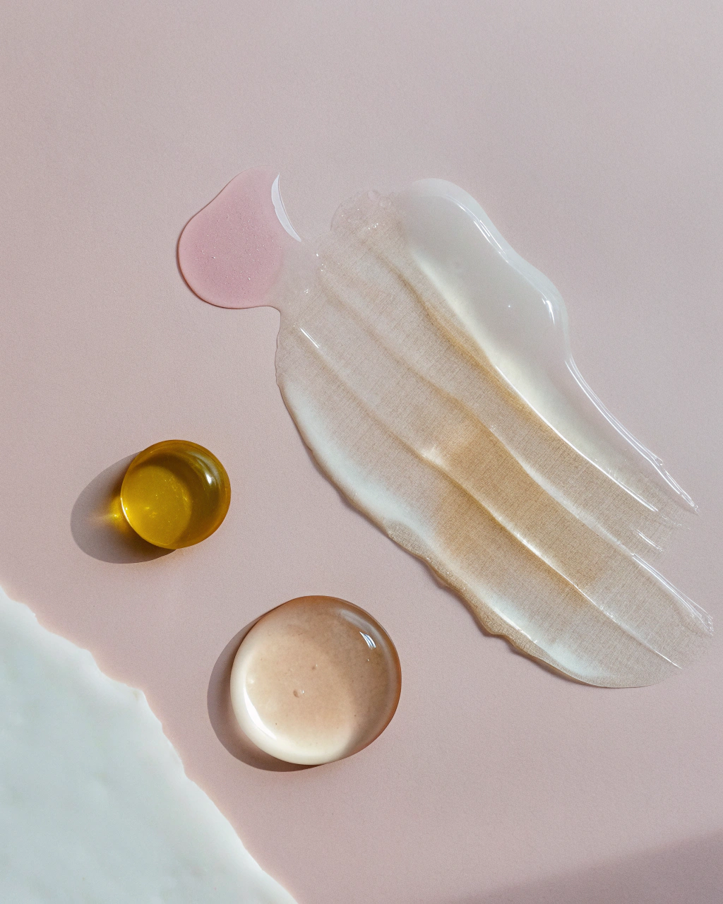 AI generated image by Red Panda AI: A minimalistic and artistic flat lay featuring natural skincare ingredients. Include a dollop of whipped tallow, a clear oil droplet, a smear of golden honey, a small puddle of amber-colored oil, and a drop of light yellow to pale amber-colored oil. Arrange these elements elegantly on a soft beige background. Use soft lighting to highlight textures and transparency, creating a clean, luxurious, and natural aesthetic.