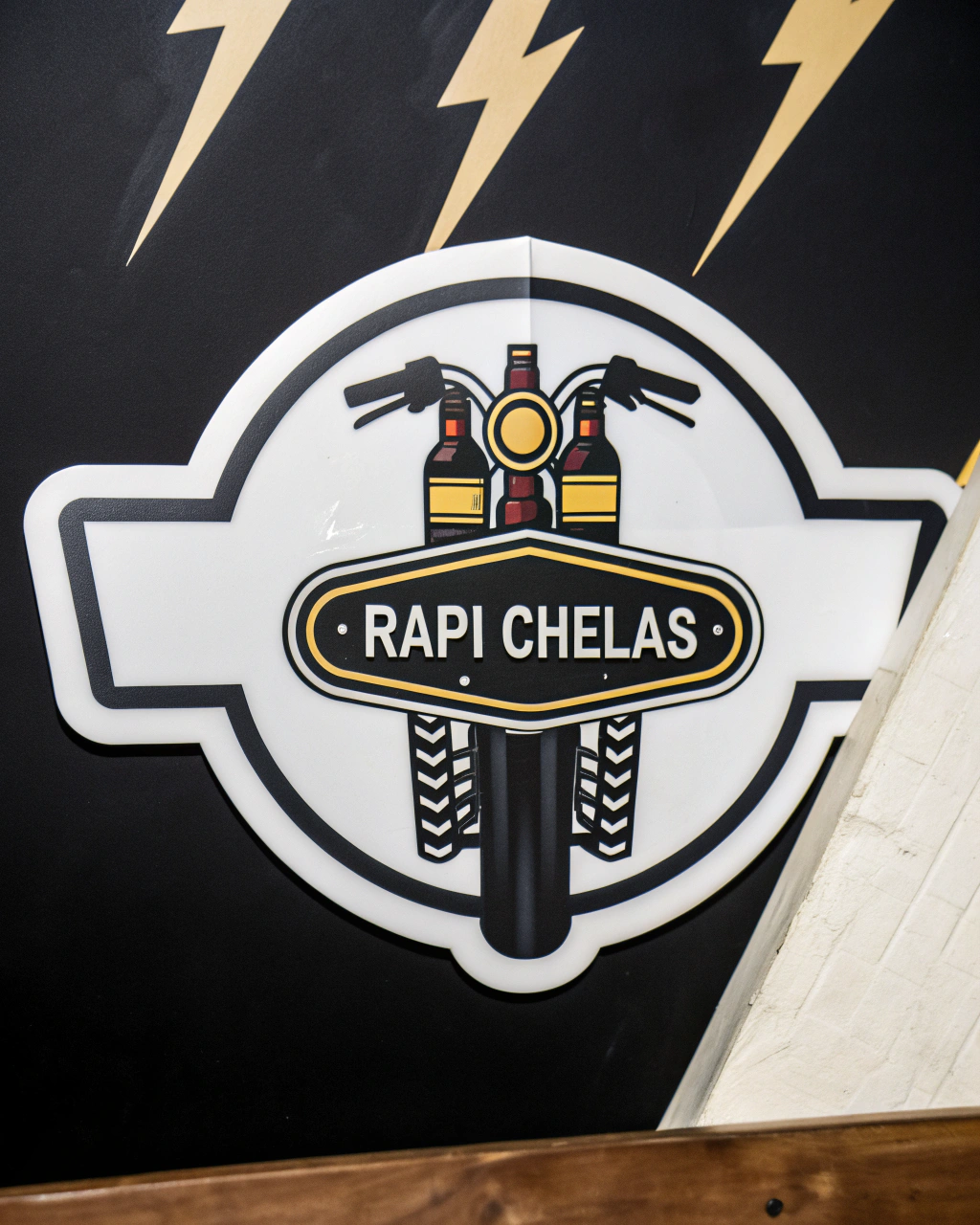 AI generated image by Red Panda AI: logo de una moto con botellas de cerveza , con fondos morado oscuro y relámpagos ,con la palabra  RAPI CHELAS 