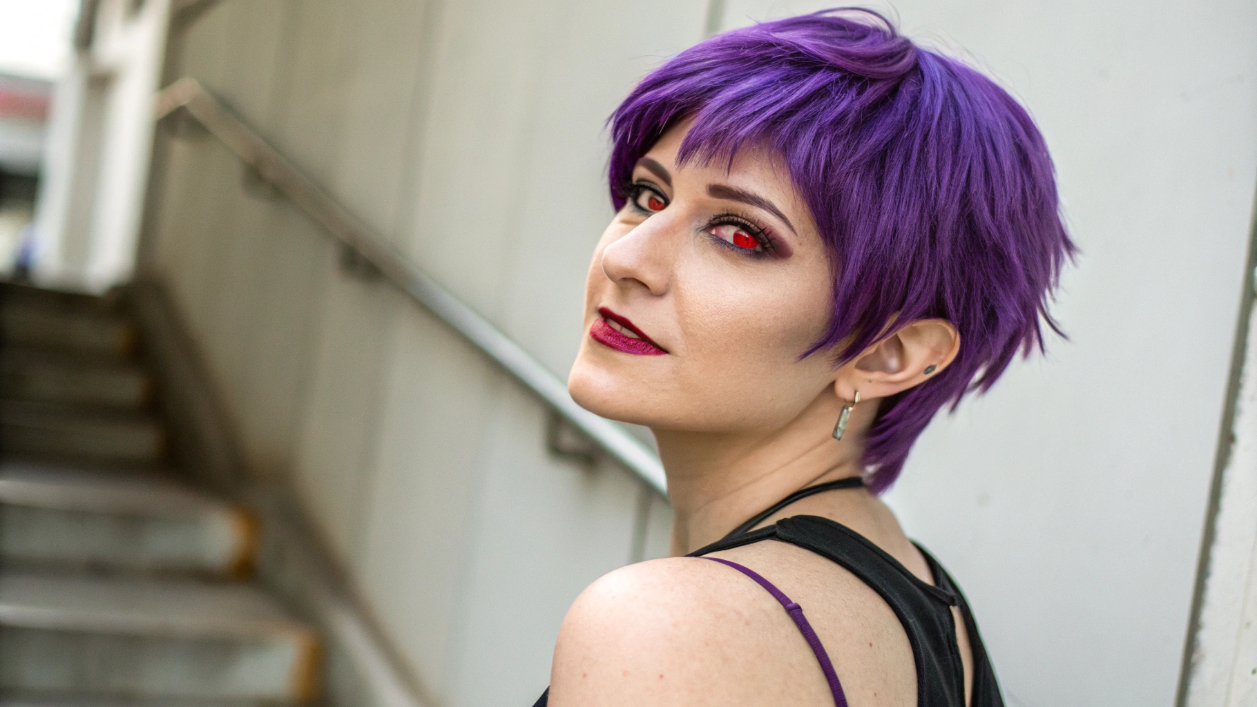 AI generated image by Red Panda AI: Creame una mujer con tetas que se tenga el cabello corto de color morado los ojos rojos y los